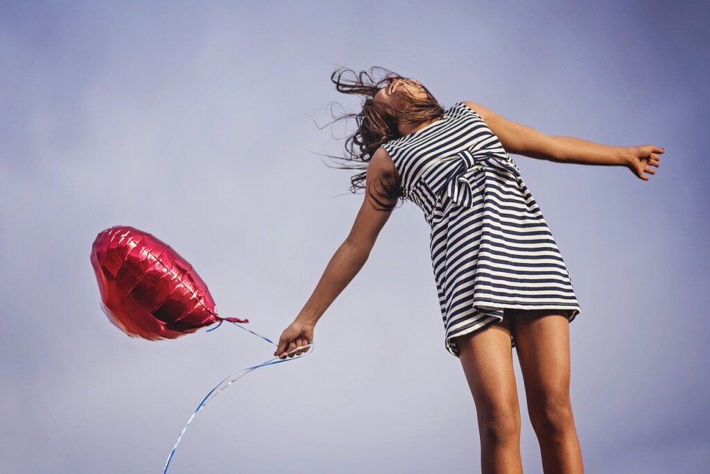 happy-girl-balloon